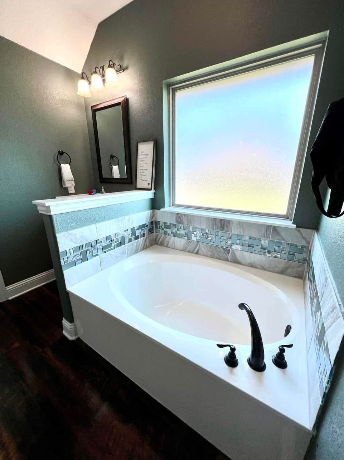 Move-out cleaned bathroom tub